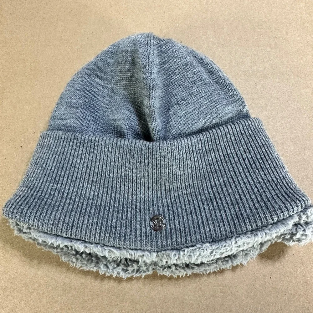 Lululemon Beanie Womens O/S Gray Merino Wool Faux Fur Lined Knit Winter Hat